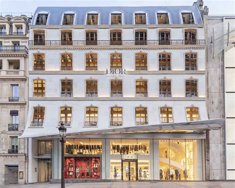 dior boutique paris.